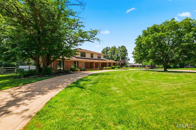 14196 Cross Trails Drive, Chesterfield, MO 63017