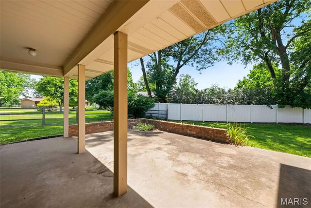 14196 Cross Trails Drive, Chesterfield, MO 63017