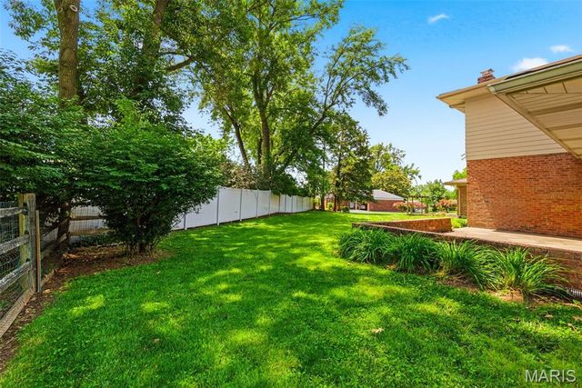 14196 Cross Trails Drive, Chesterfield, MO 63017