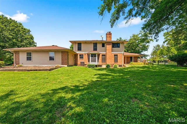 14196 Cross Trails Drive, Chesterfield, MO 63017