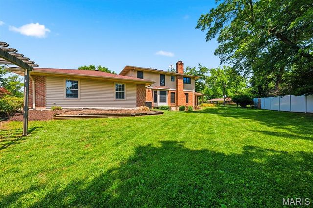 14196 Cross Trails Drive, Chesterfield, MO 63017