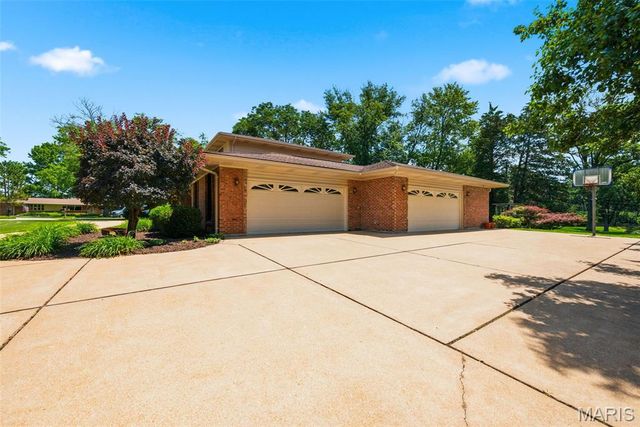 14196 Cross Trails Drive, Chesterfield, MO 63017