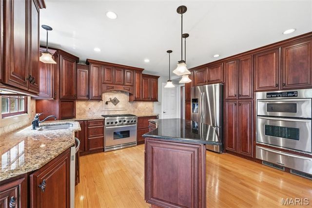 14196 Cross Trails Drive, Chesterfield, MO 63017