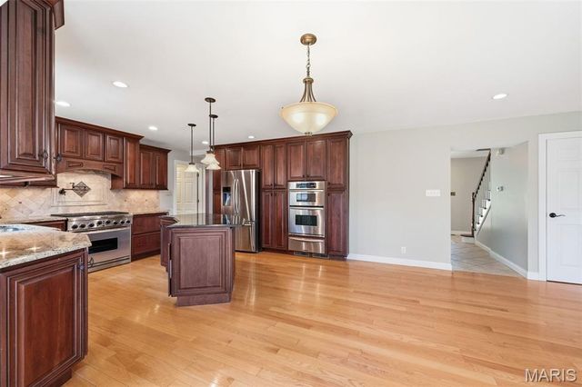 14196 Cross Trails Drive, Chesterfield, MO 63017