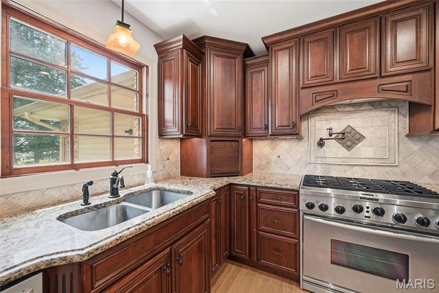 14196 Cross Trails Drive, Chesterfield, MO 63017