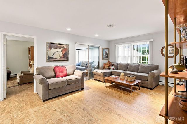161 Pelham Lane E, Jamesburg, NJ 08831