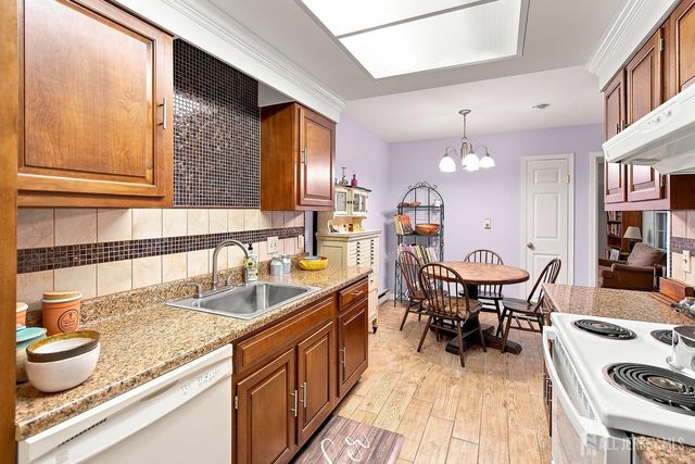 161 Pelham Lane E, Jamesburg, NJ 08831