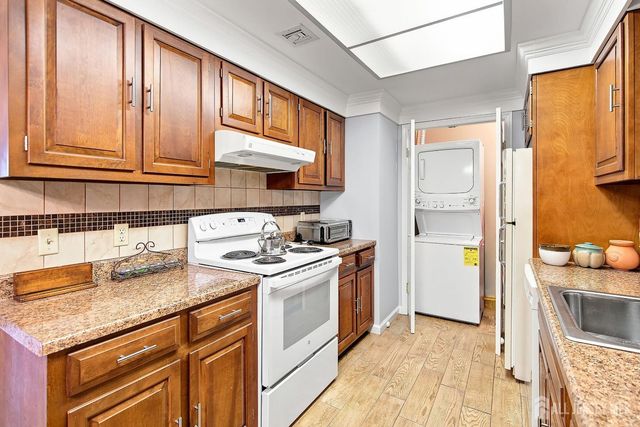 161 Pelham Lane E, Jamesburg, NJ 08831