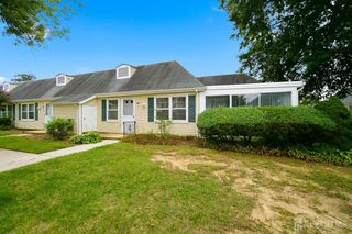 161 Pelham Lane E, Jamesburg, NJ 08831