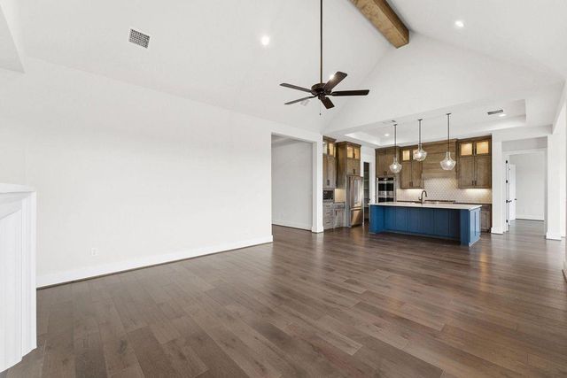 106 Hydrangea DR, Smithville, TX 78957