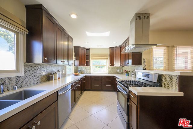 1519 Glenwood Road, Glendale, CA 91201