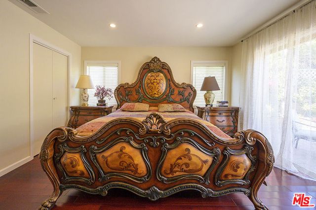 1519 Glenwood Road, Glendale, CA 91201