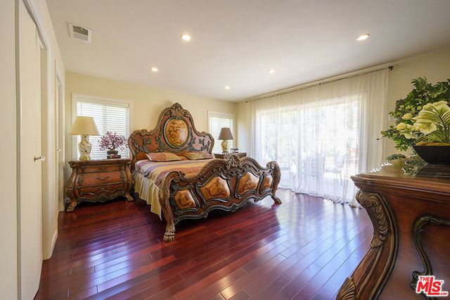 1519 Glenwood Road, Glendale, CA 91201