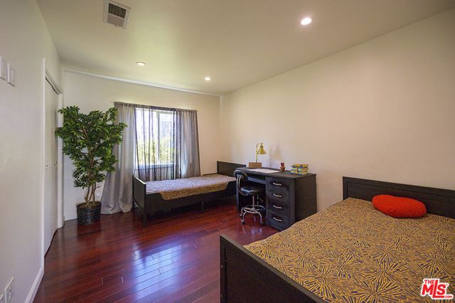 1519 Glenwood Road, Glendale, CA 91201