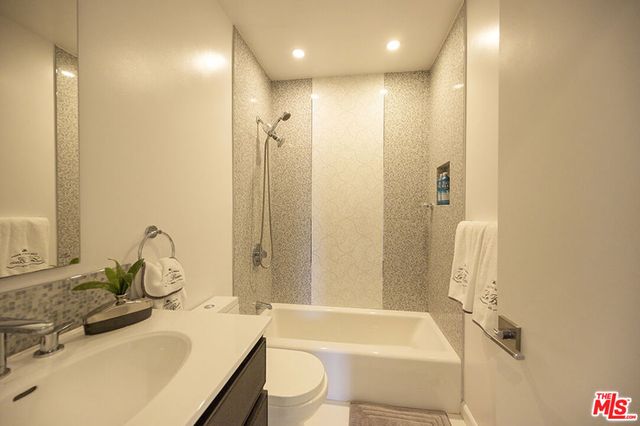 1519 Glenwood Road, Glendale, CA 91201
