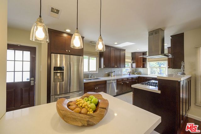 1519 Glenwood Road, Glendale, CA 91201