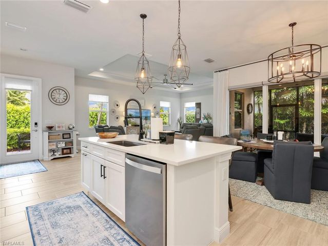8958 Saint Lucia DR, Naples, FL 34114