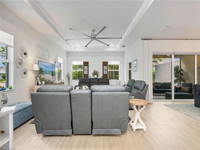 8958 Saint Lucia DR, Naples, FL 34114