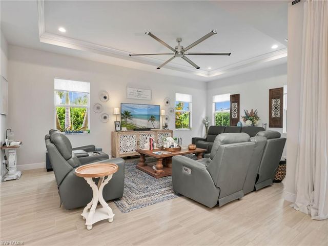 8958 Saint Lucia DR, Naples, FL 34114