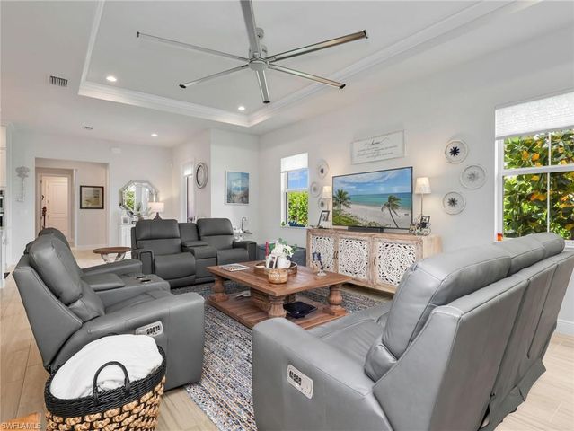 8958 Saint Lucia DR, Naples, FL 34114