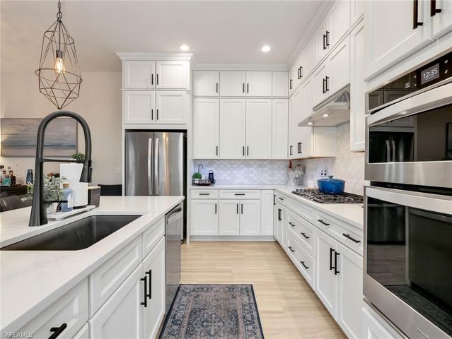 8958 Saint Lucia DR, Naples, FL 34114