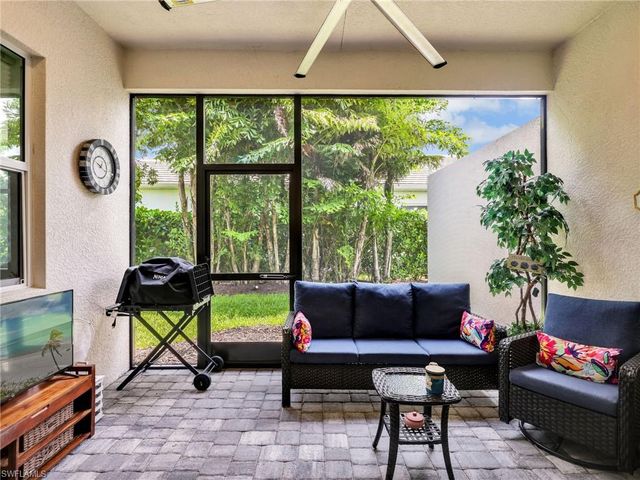 8958 Saint Lucia DR, Naples, FL 34114