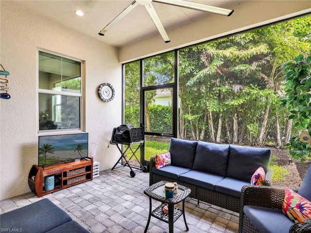8958 Saint Lucia DR, Naples, FL 34114