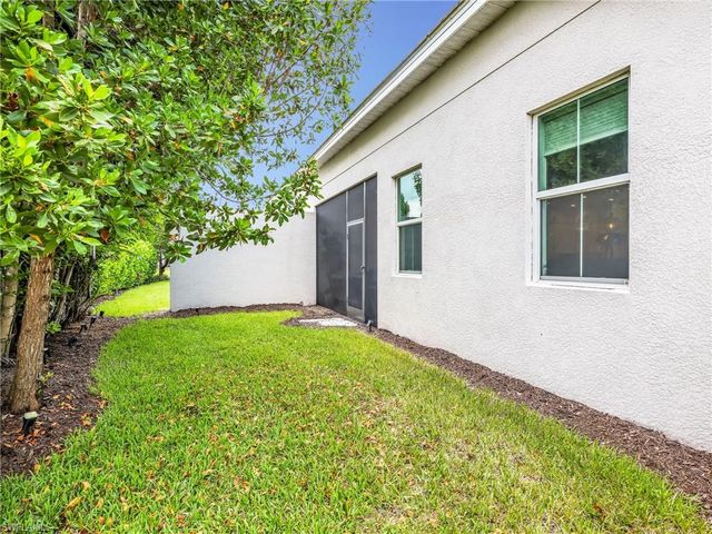 8958 Saint Lucia DR, Naples, FL 34114