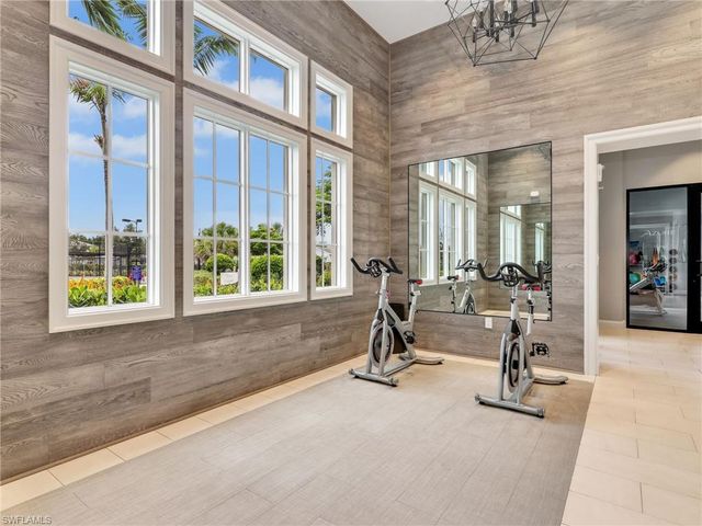 8958 Saint Lucia DR, Naples, FL 34114