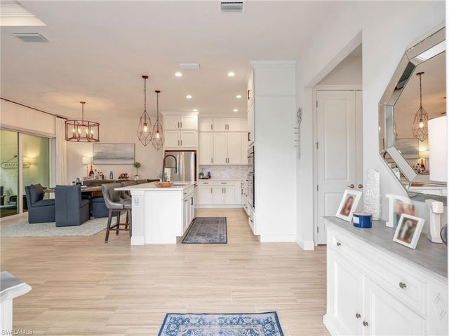 8958 Saint Lucia DR, Naples, FL 34114