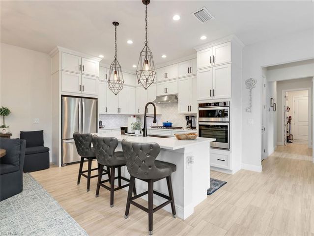 8958 Saint Lucia DR, Naples, FL 34114