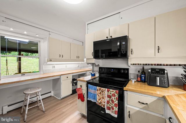 2012 WILDWOOD DR, Wilmington, DE 19805