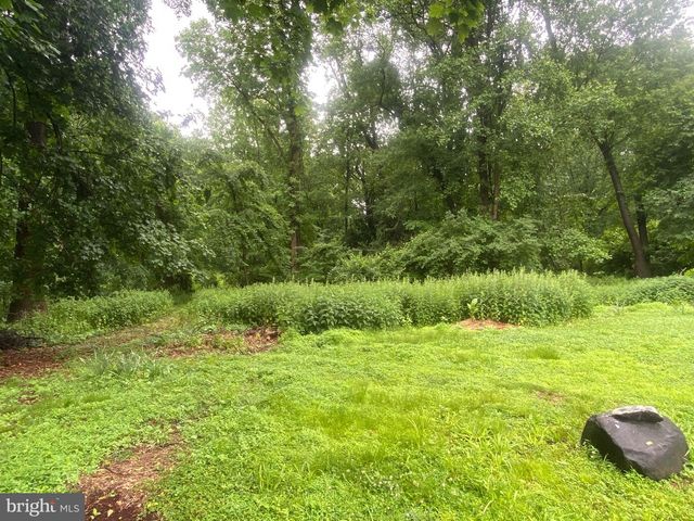 2012 WILDWOOD DR, Wilmington, DE 19805