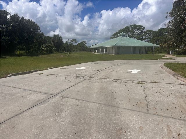 8900 Seventh Avenue, Sebastian, FL 32976