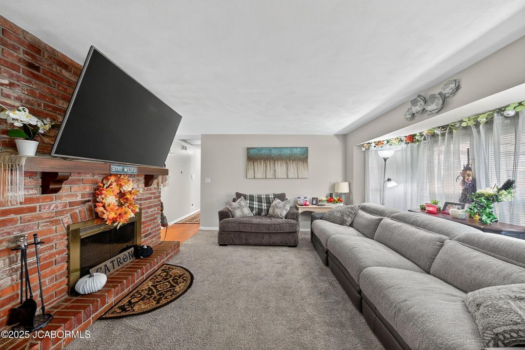 2114 ANDERSON DRIVE, Jefferson City, MO 65109