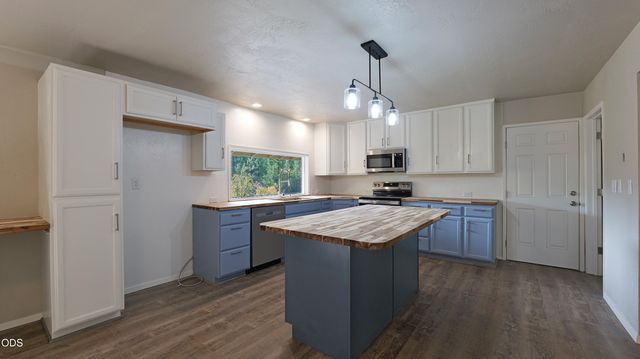 5015 Highway 227, Trail, OR 97541