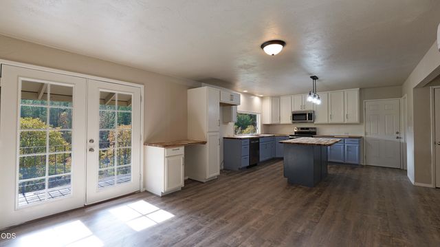 5015 Highway 227, Trail, OR 97541