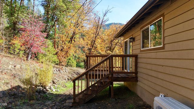 5015 Highway 227, Trail, OR 97541