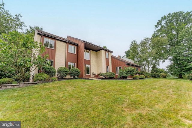 273 SPRING RUN LN, Downingtown, PA 19335