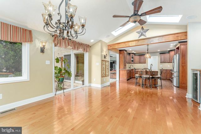 273 SPRING RUN LN, Downingtown, PA 19335