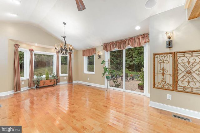 273 SPRING RUN LN, Downingtown, PA 19335