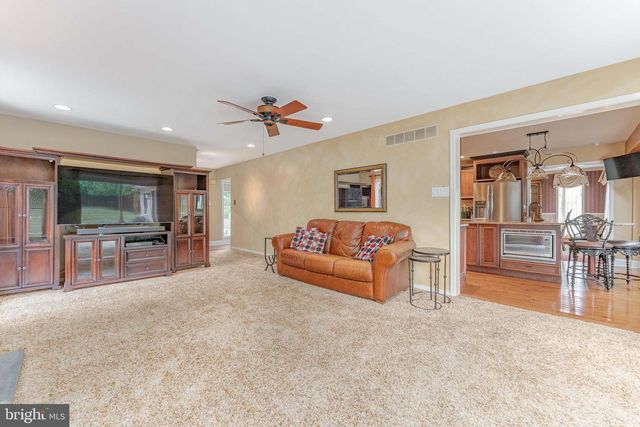273 SPRING RUN LN, Downingtown, PA 19335