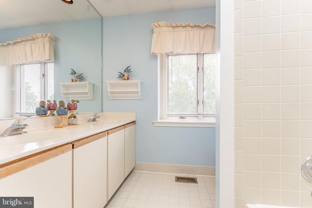273 SPRING RUN LN, Downingtown, PA 19335