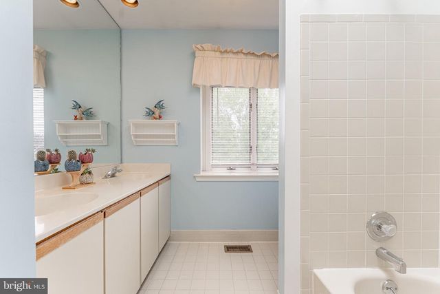 273 SPRING RUN LN, Downingtown, PA 19335