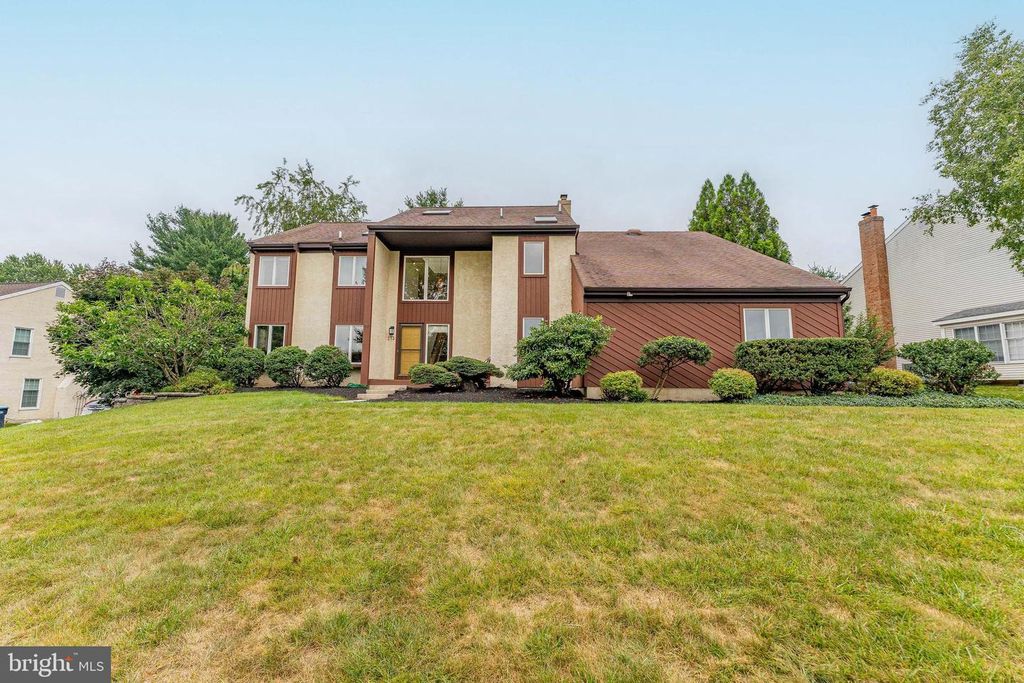 273 SPRING RUN LN, Downingtown, PA 19335