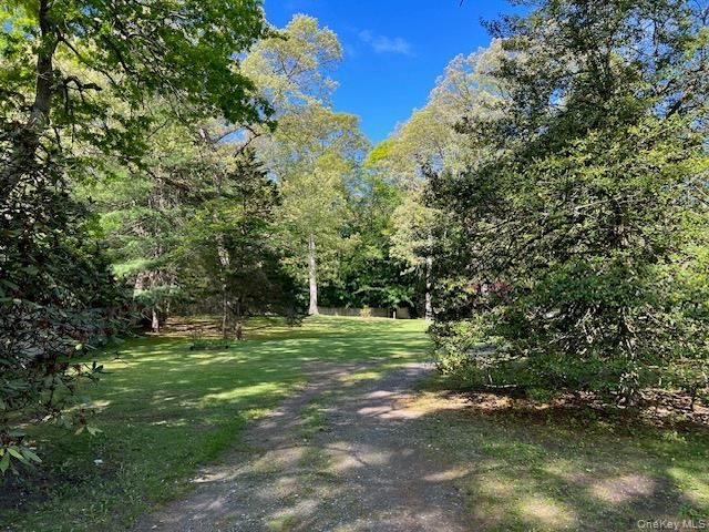 35 Pidgeon Hill Road, Huntington Station, NY 11746