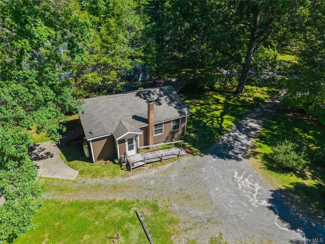 35 Pidgeon Hill Road, Huntington Station, NY 11746