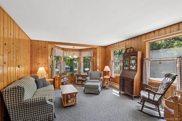 35 Pidgeon Hill Road, Huntington Station, NY 11746
