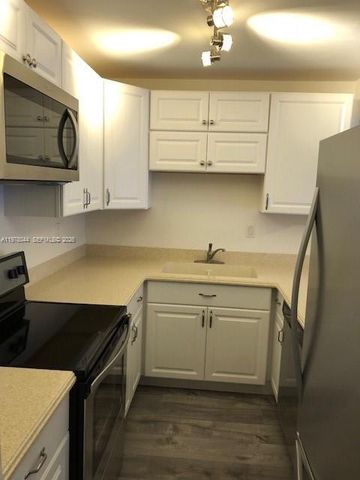 9301 SW 92nd Ave 207C, Miami, FL 33176