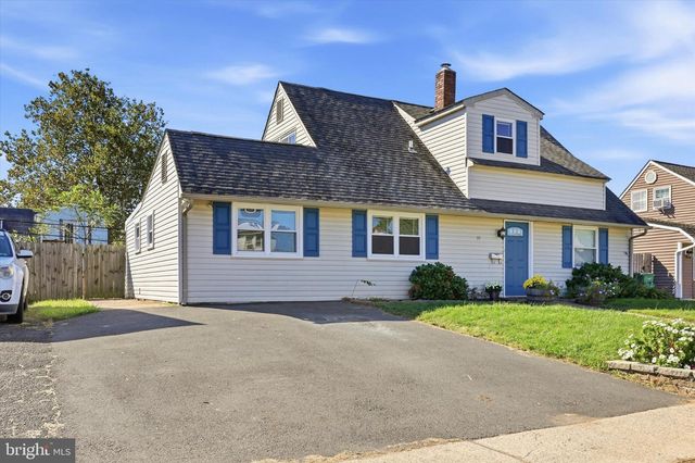 55 AUTUMN LN, Levittown, PA 19055